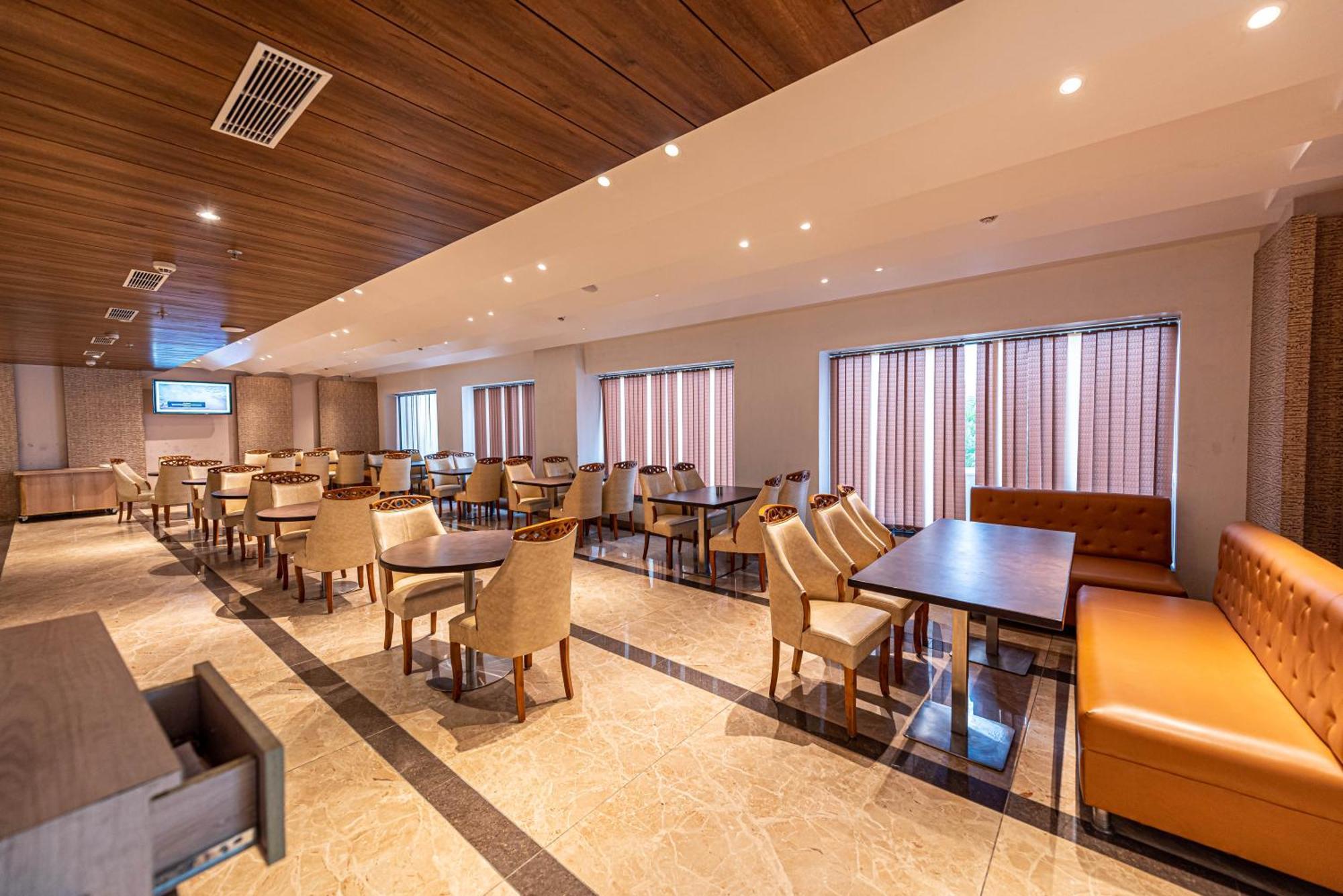 The Elite Lucknow Convention Hotel Eksteriør billede